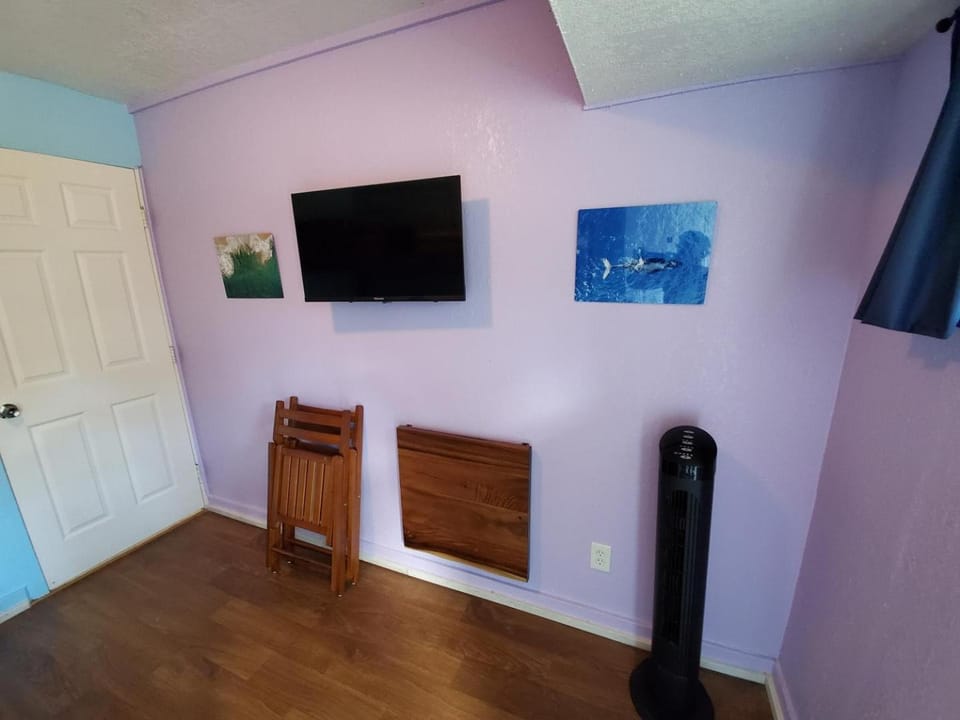 Downtown Wailuku • Twin Wall Bunks + AC Apartment in Wailuku