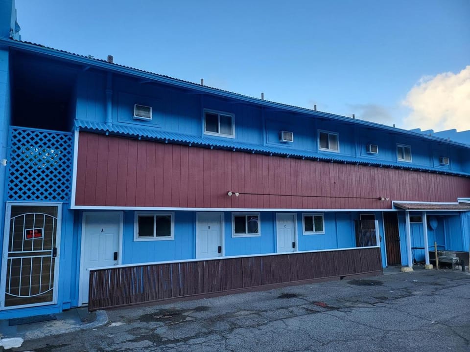 Wailuku Studio • Twin Bunks + Streaming TV Apartment in Wailuku