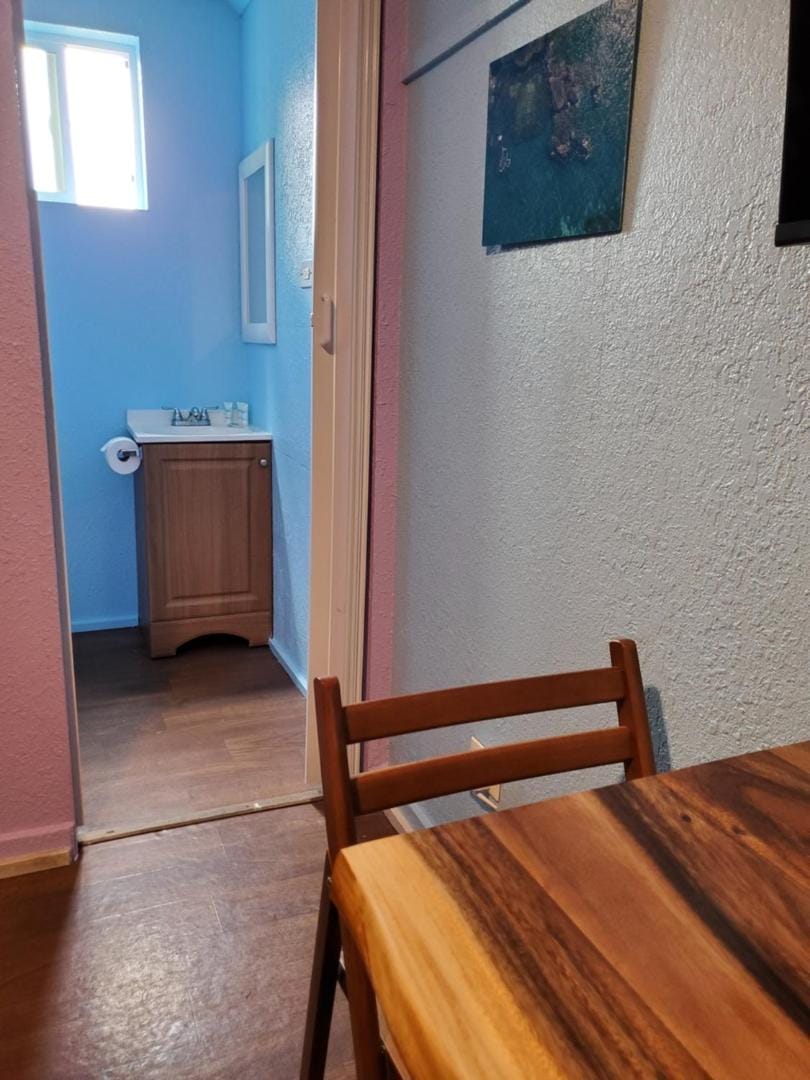 Wailuku Studio • Twin Bunks + Streaming TV Apartment in Wailuku