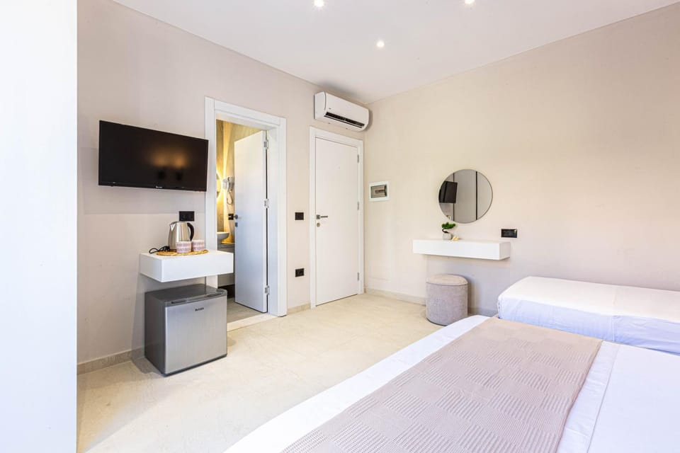 Lian Rooms 6 - Deluxe Triple w Balcony, Parking --- BRAND NEW - Lungomare 3 min walk Apartment in Vlorë