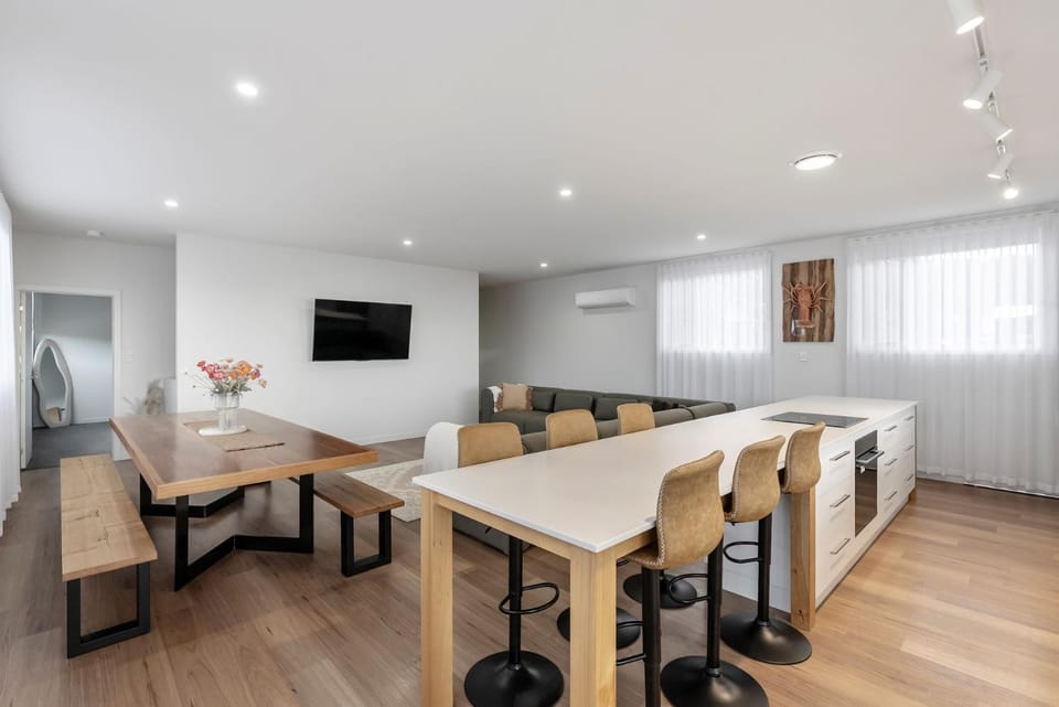Living room, Seating area, Dining area, kitchen