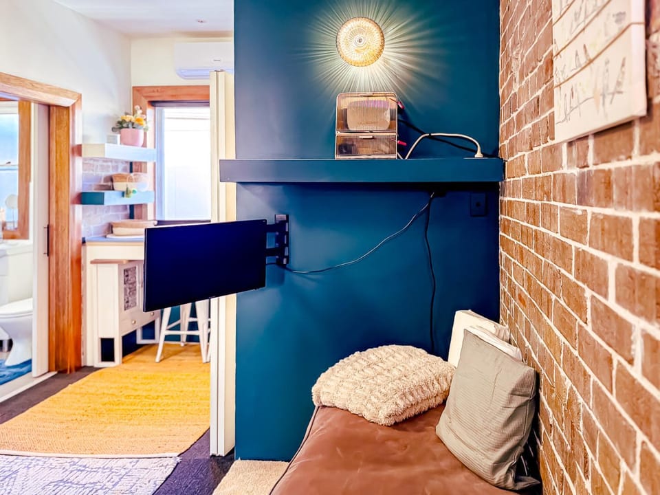 TV and multimedia, Seating area