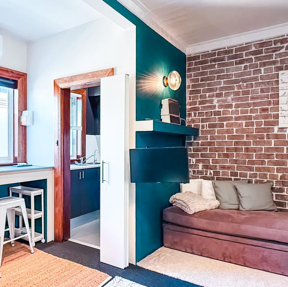Kitchen or kitchenette, Seating area
