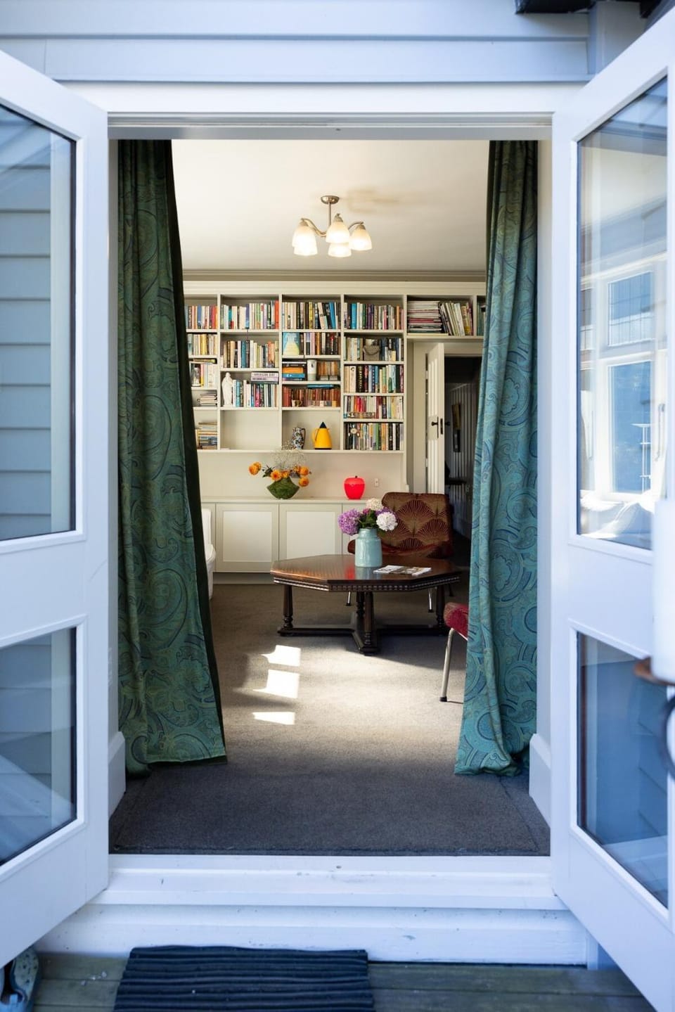Library, Living room, Seating area