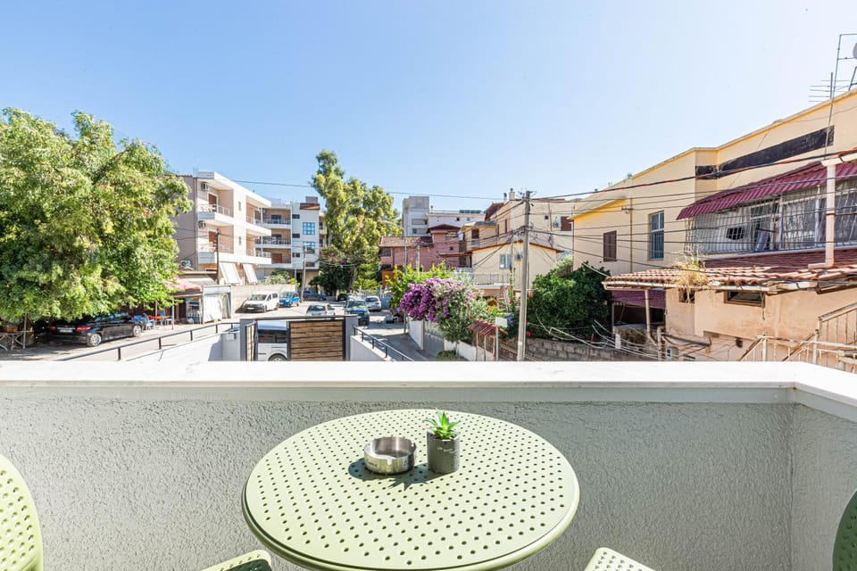 Lian Rooms 8 - Double Suite w Balcony --- BRAND NEW - Lungomare 3 min Apartment in Vlorë