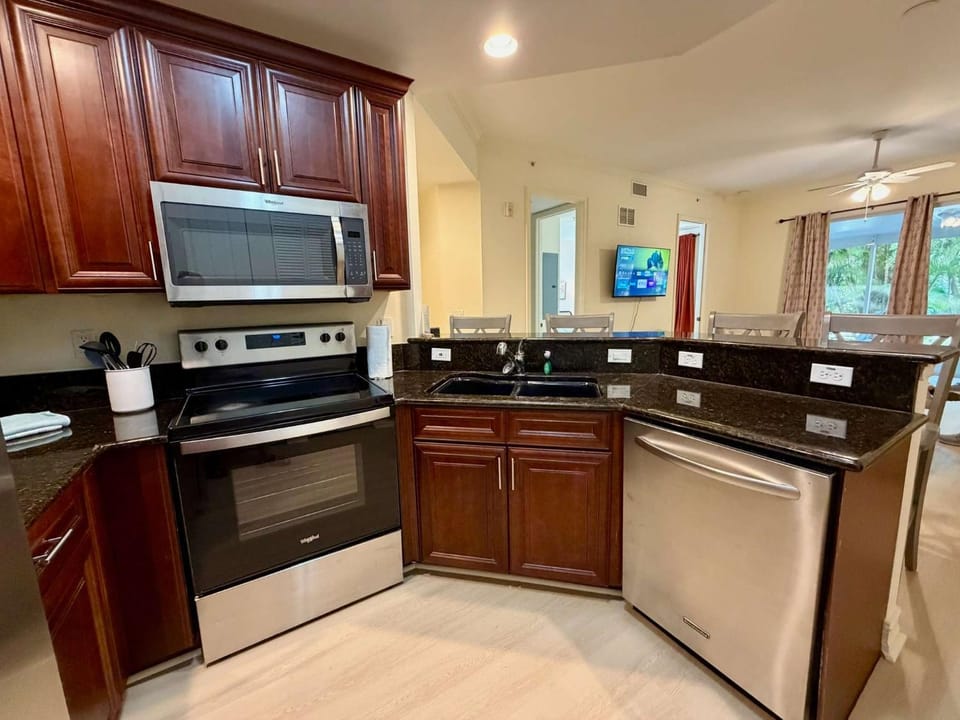 Gulfside Getaway - Free Bikes - 1 Mi to Beach Apartment in Bonita Springs