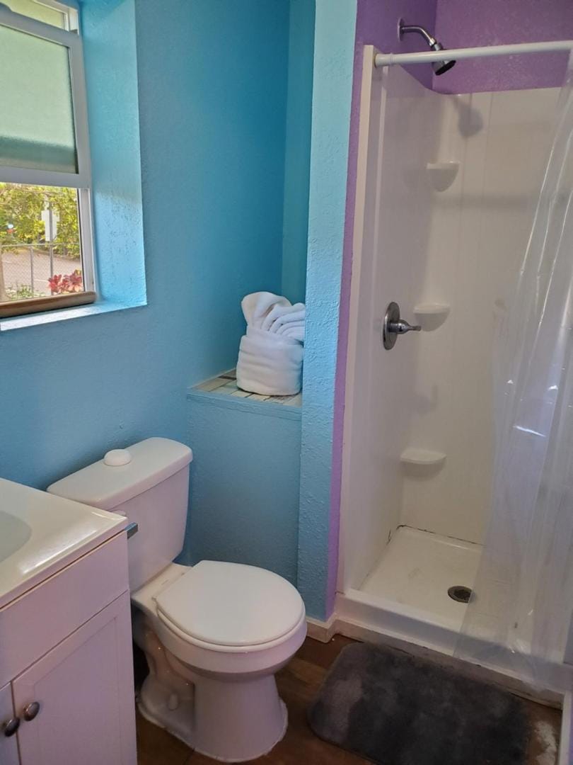 Downtown Wailuku • Sleeps 3 + Kitchenette Apartment in Wailuku