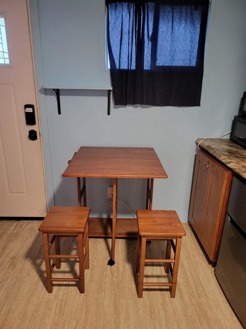 Central Maui Studio • Kitchenette + Queen Bed Apartment in Wailuku