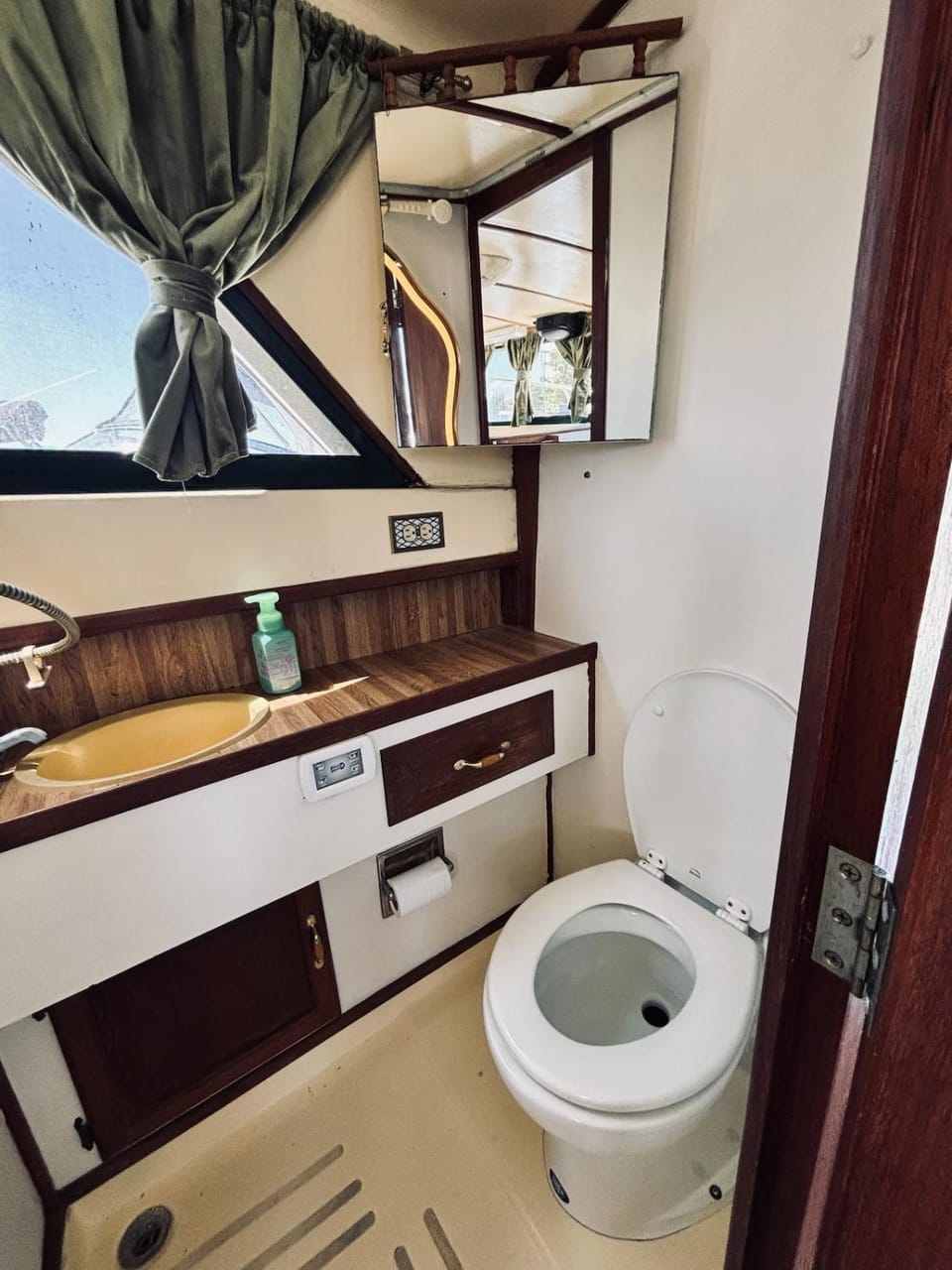 Toilet, Bathroom