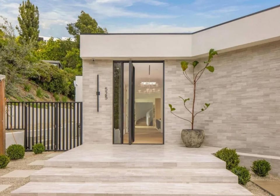 Ultra-Private Mansion / Panoramic Views Villa in Beverly Hills