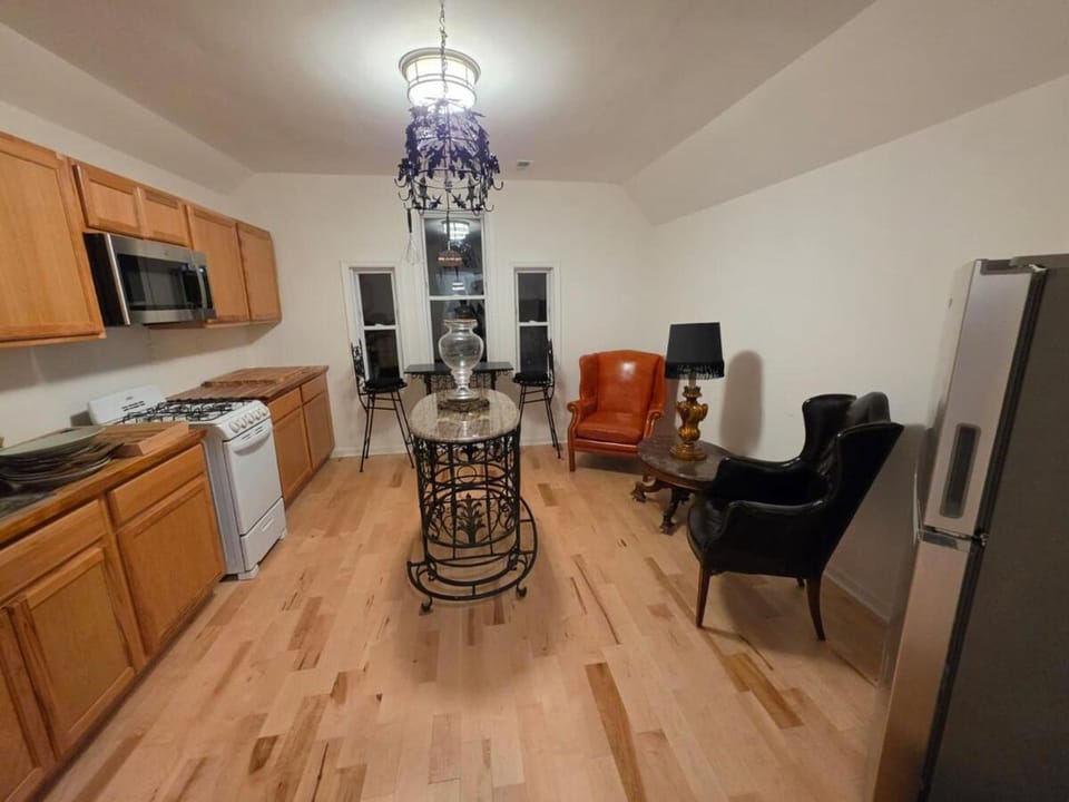 Cozy Baltimore Suite Free Parking NearJohn Hopkins Apartment in Baltimore