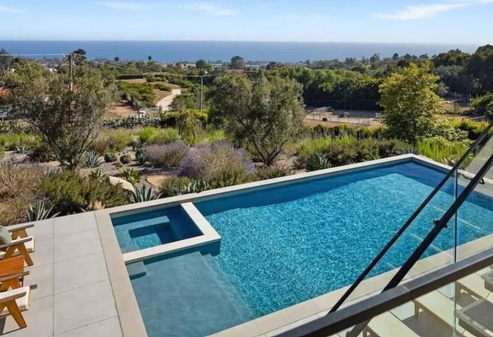 Ocean Crest Malibu Luxury Villa Villa in Malibu