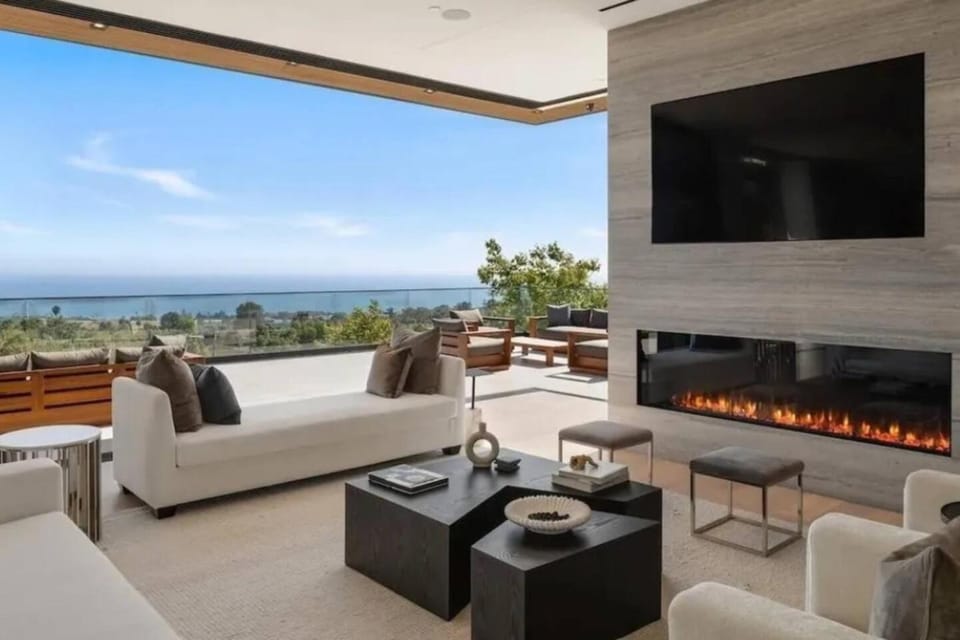 Ocean Crest Malibu Luxury Villa Villa in Malibu