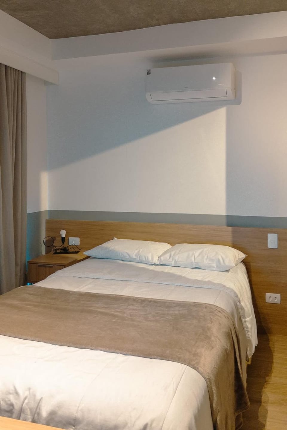 Quarto Privativo - Piscina Infinita e Academia House in Maringá
