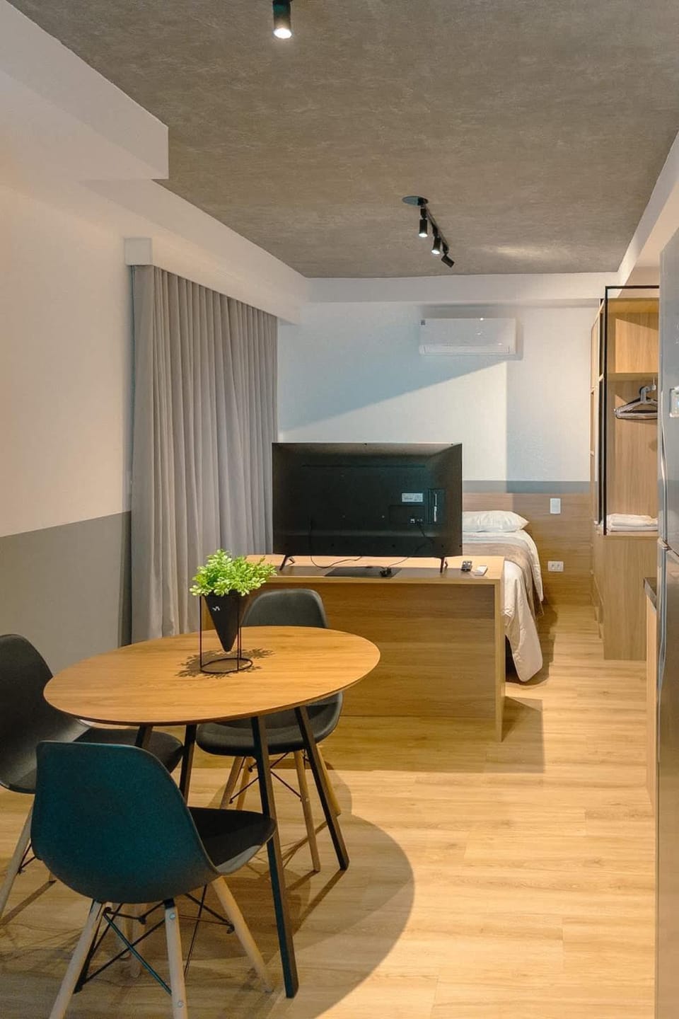 Quarto Privativo - Piscina Infinita e Academia House in Maringá