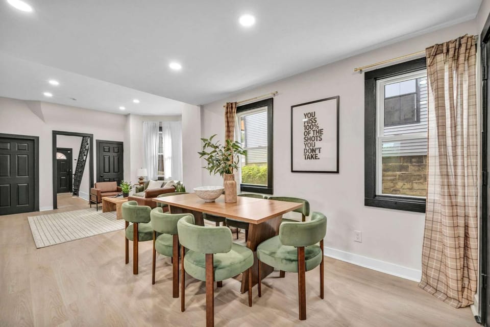 Near Tremont - 4BR - Sleeps 15 - Xbox House in Ohio City
