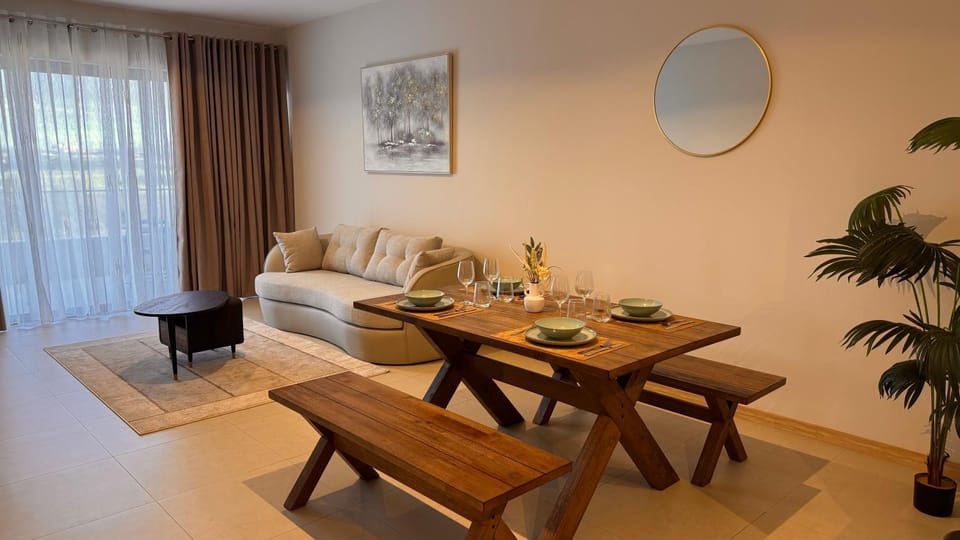 Living room, Seating area, Dining area