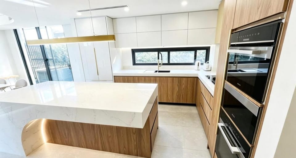 Kitchen or kitchenette, Dining area, dishwasher, oven