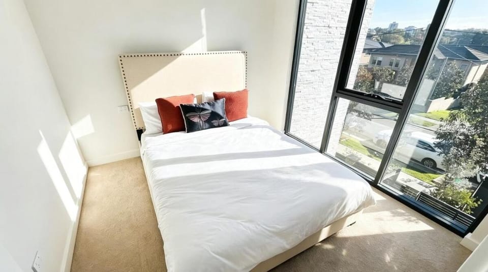 Syd South 4BR Dual-Level Home Patio Long Stay Apartment in Sydney