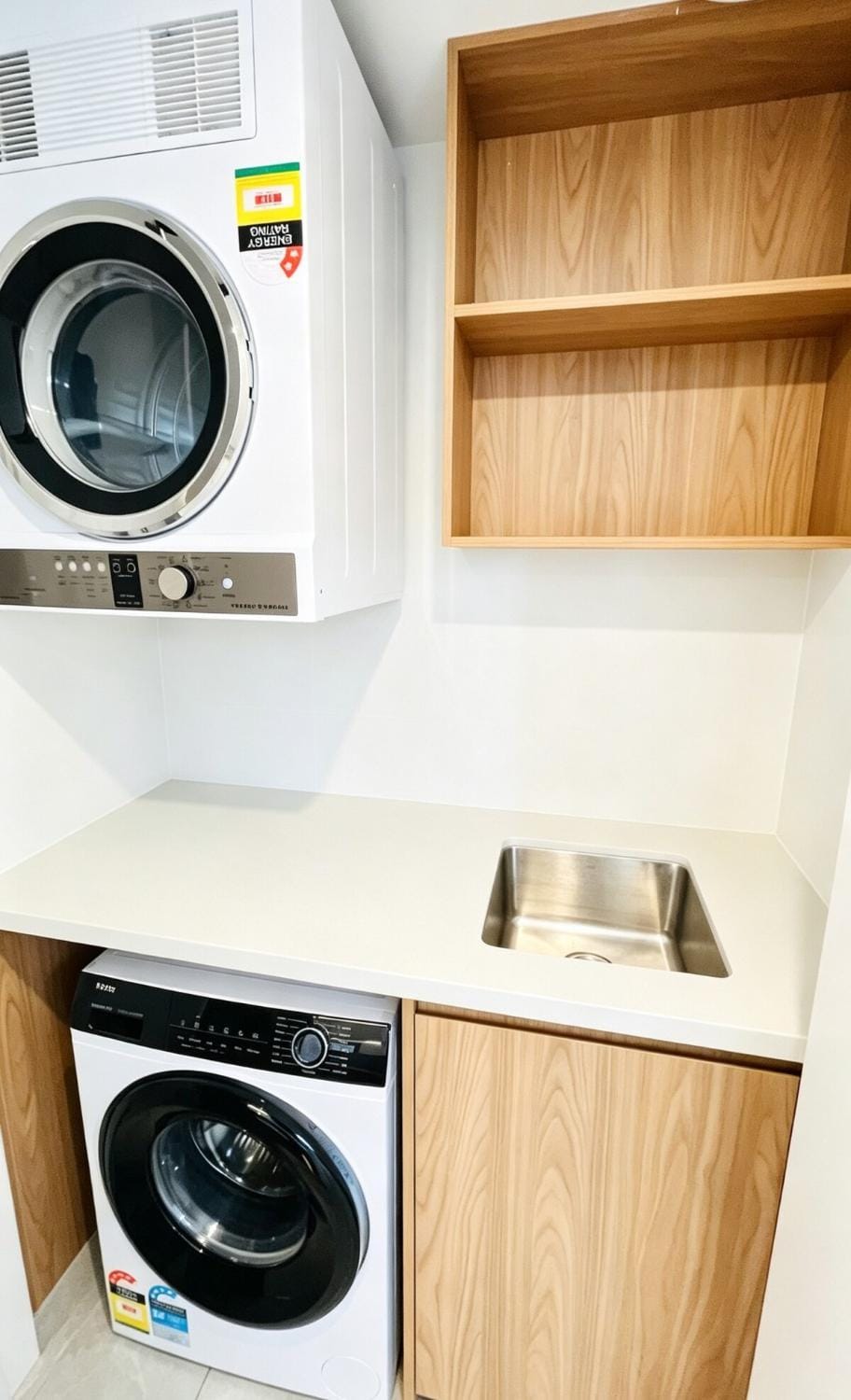 Syd South 4BR Dual-Level Home Patio Long Stay Apartment in Sydney