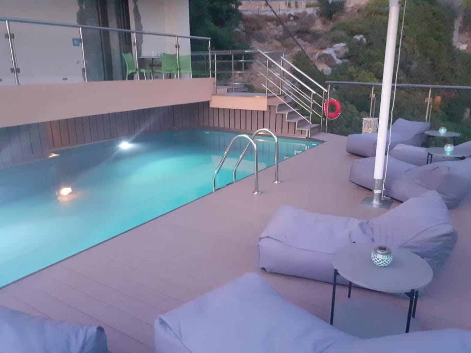 Swimming pool, Swimming pool