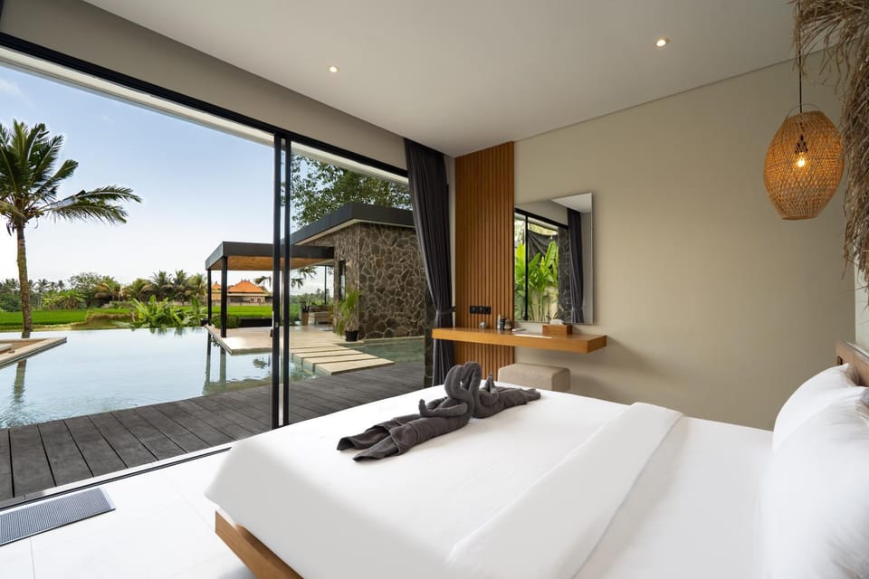 Bed, Bedroom, Pool view