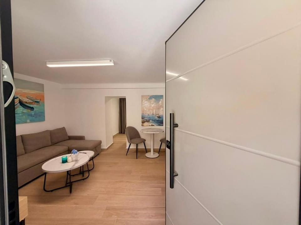 Living room, Photo of the whole room, Seating area
