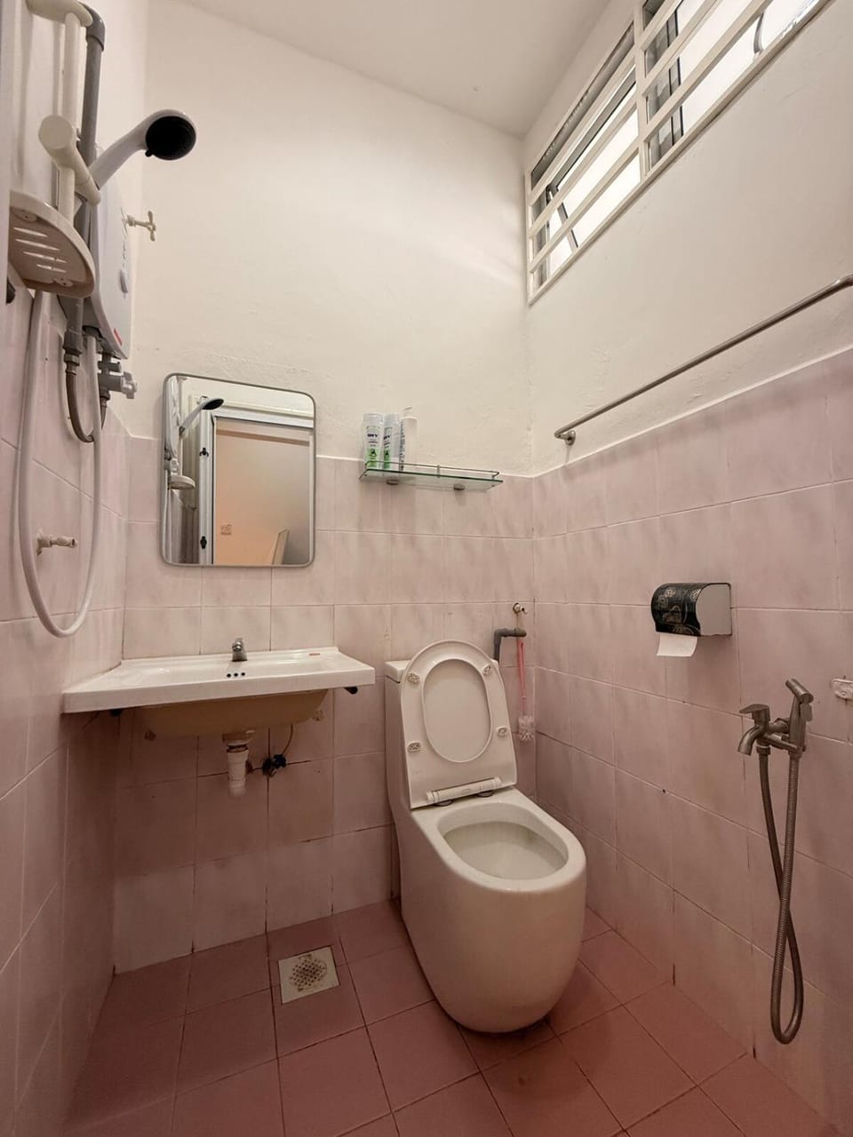 Paroi Seremban Cozy Homestay Sleeps 7 House in Negeri Sembilan, Malaysia
