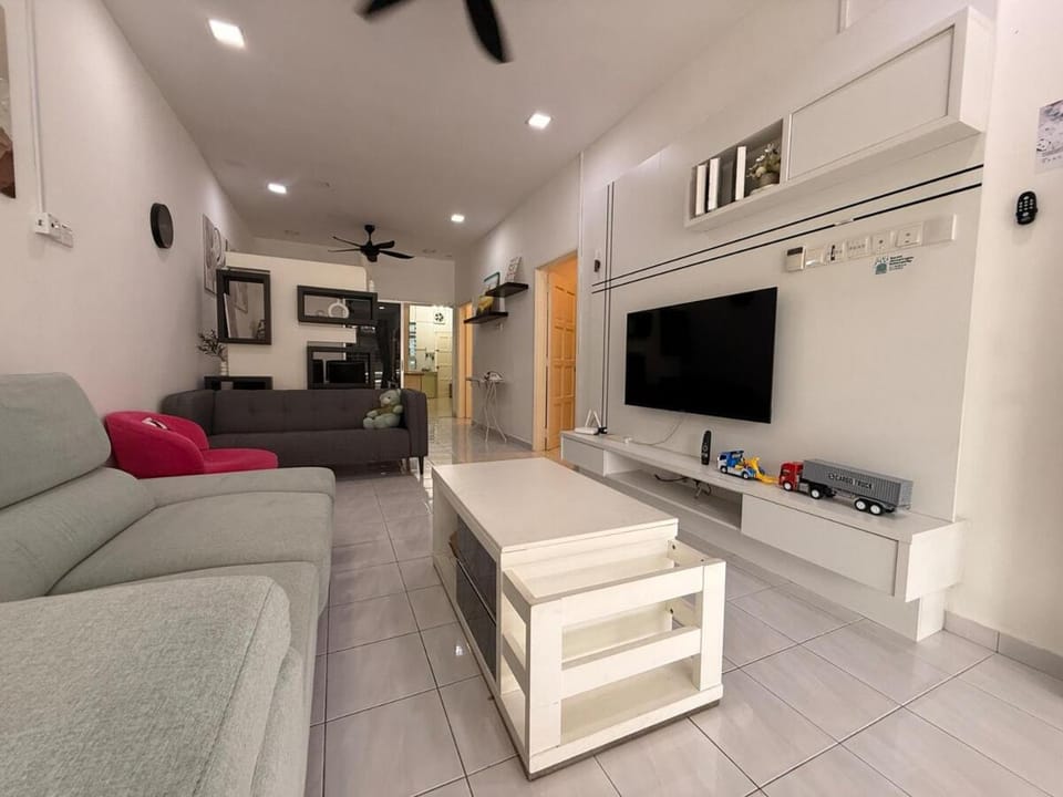 Paroi Seremban Cozy Homestay Sleeps 7 House in Negeri Sembilan, Malaysia
