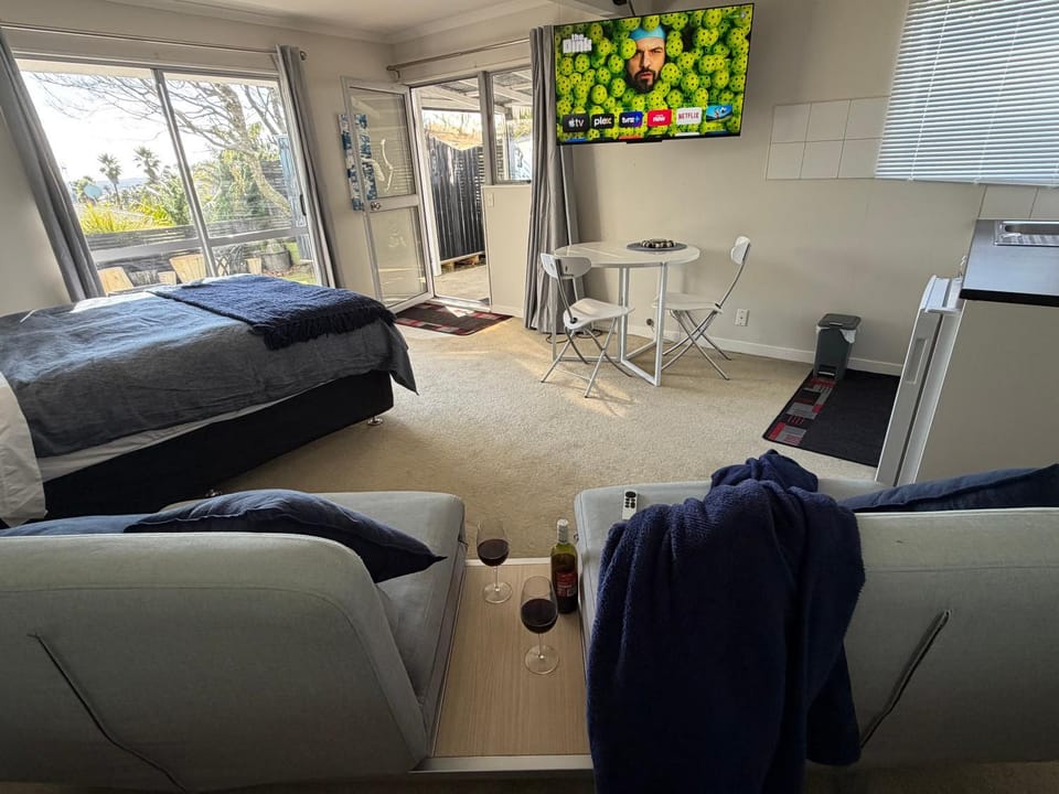 TV and multimedia, Seating area, Evening entertainment