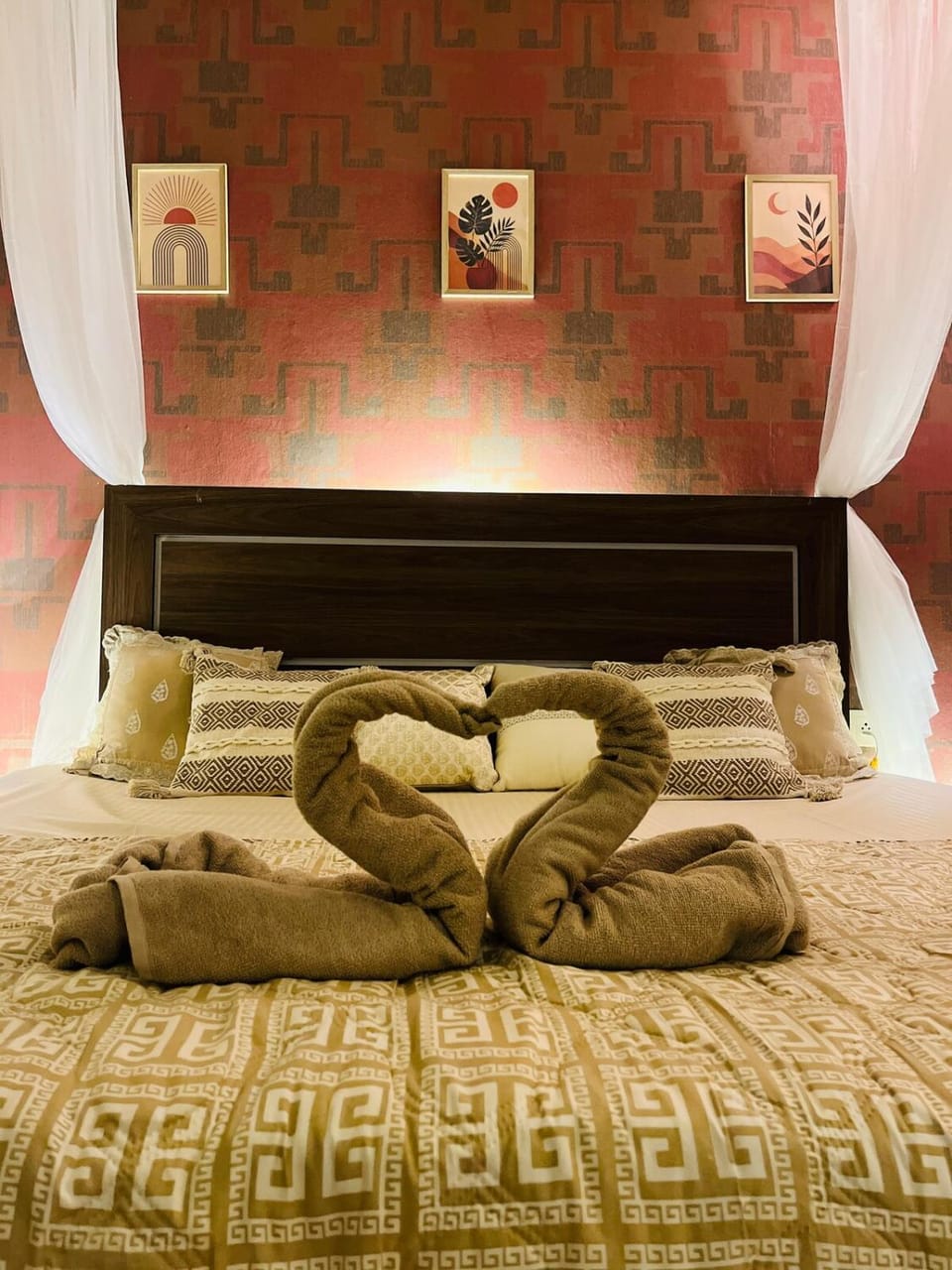 Luna Studio Cozy Boho Retreat with Canopy Bed Apartment in Uttar Pradesh