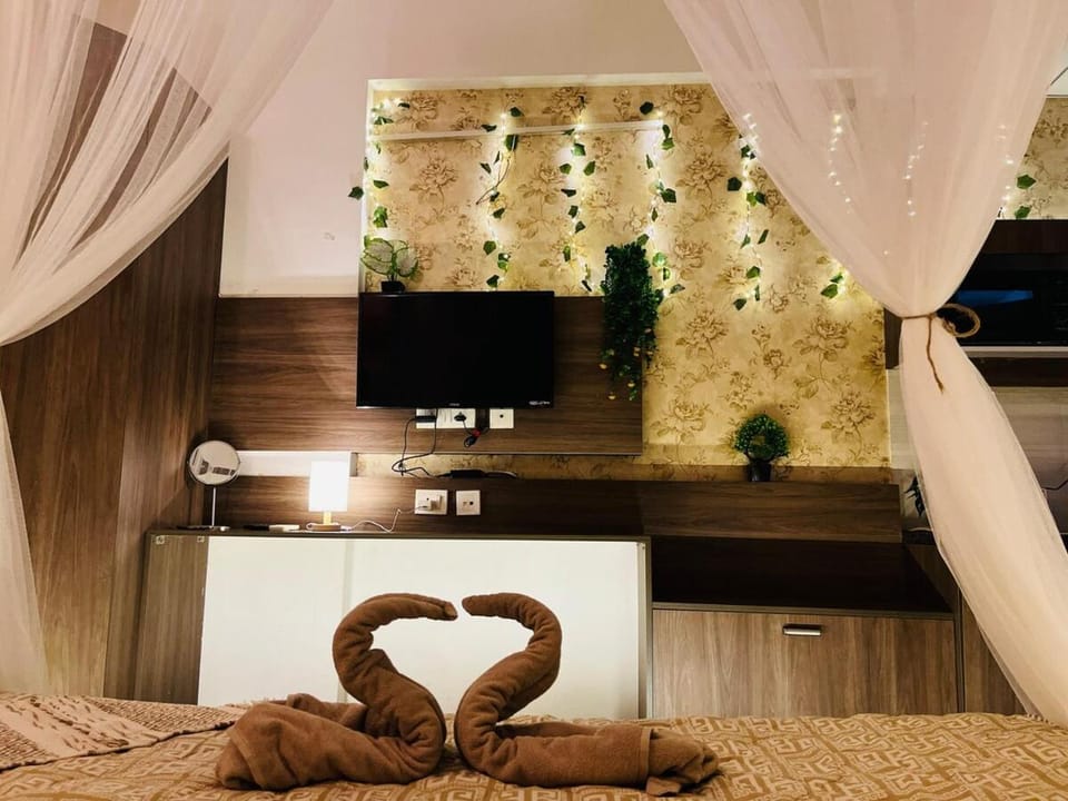Luna Studio Cozy Boho Retreat with Canopy Bed Apartment in Uttar Pradesh