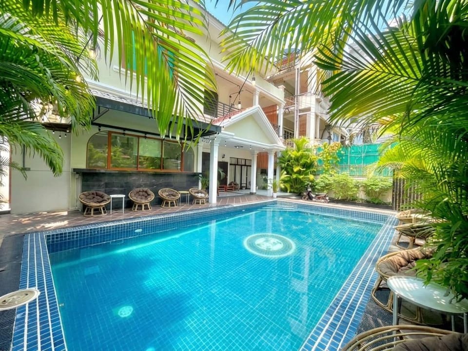 Property building, Garden view, sunbed