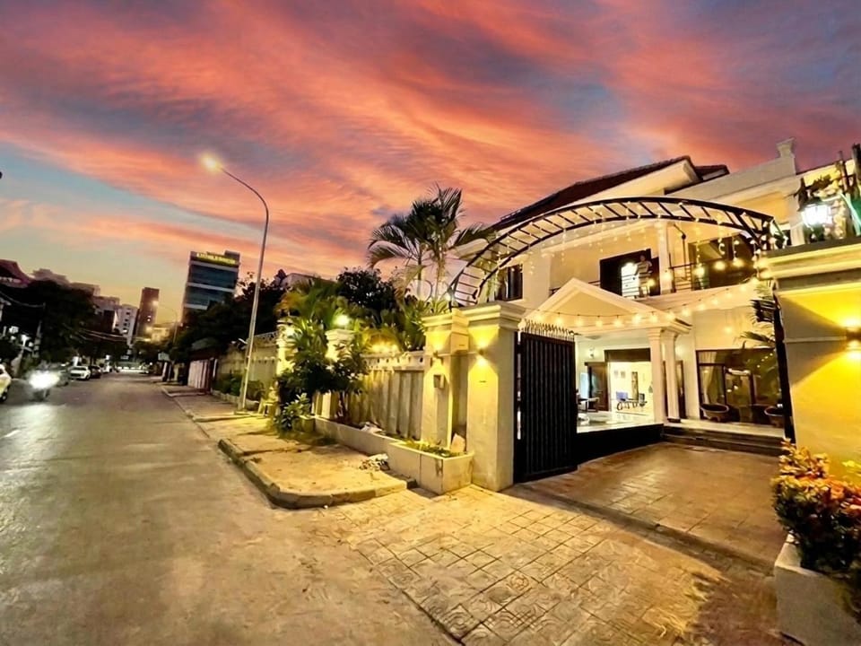 Studio in quite villa with Pool Apartment in Phnom Penh Province