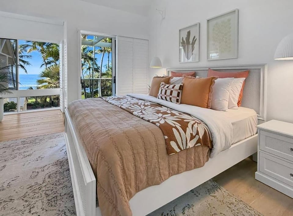 Bed, Balcony/Terrace, Bedroom, Sea view