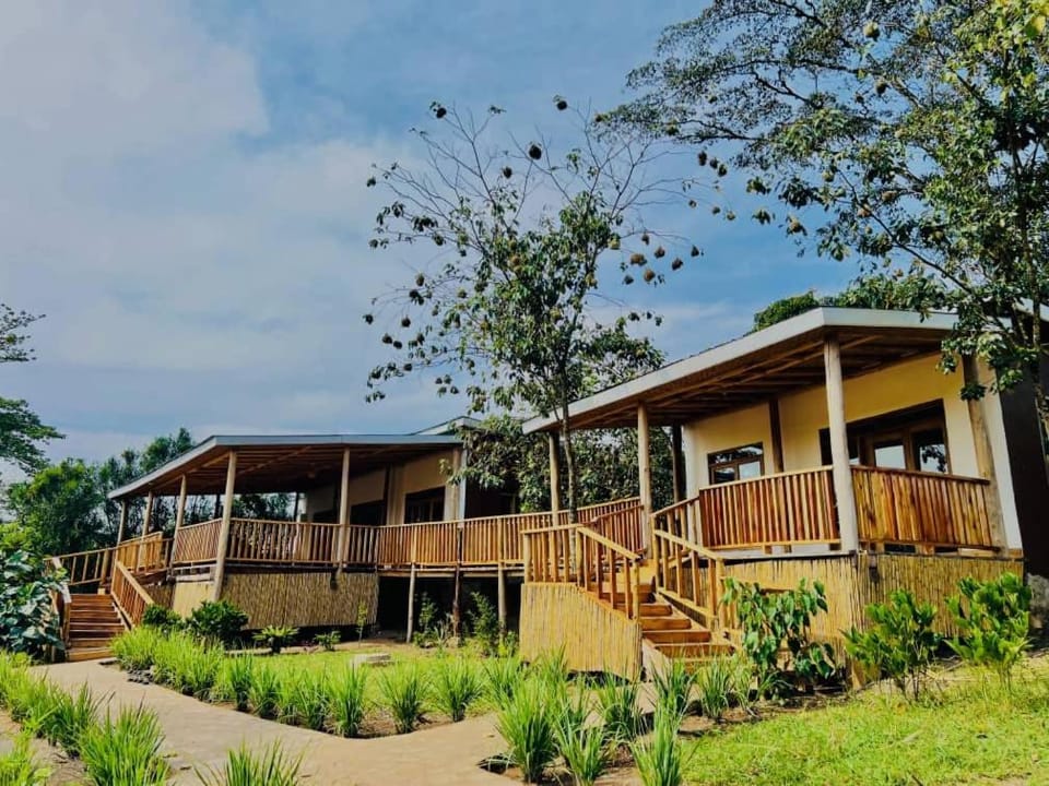 Nkuri chimp lodge Hotel in Uganda