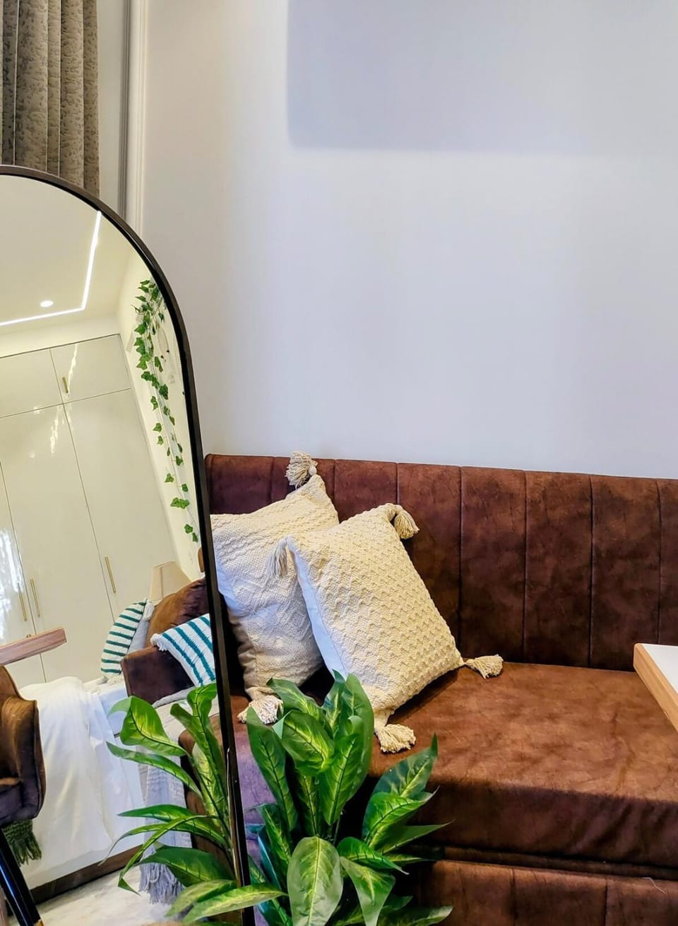 Bed, Living room, Seating area, Bedroom