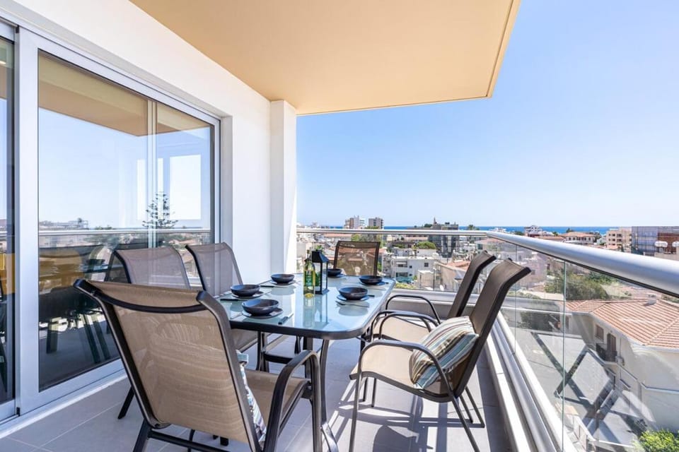 Balcony/Terrace, Seating area, Dining area, Quiet street view