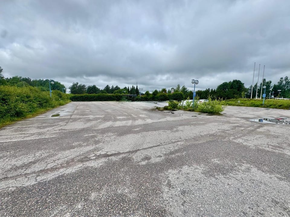 Fox Center Matkaparkki Järvenpää Only Parking Slot Campground/ 
RV Resort in Uusimaa