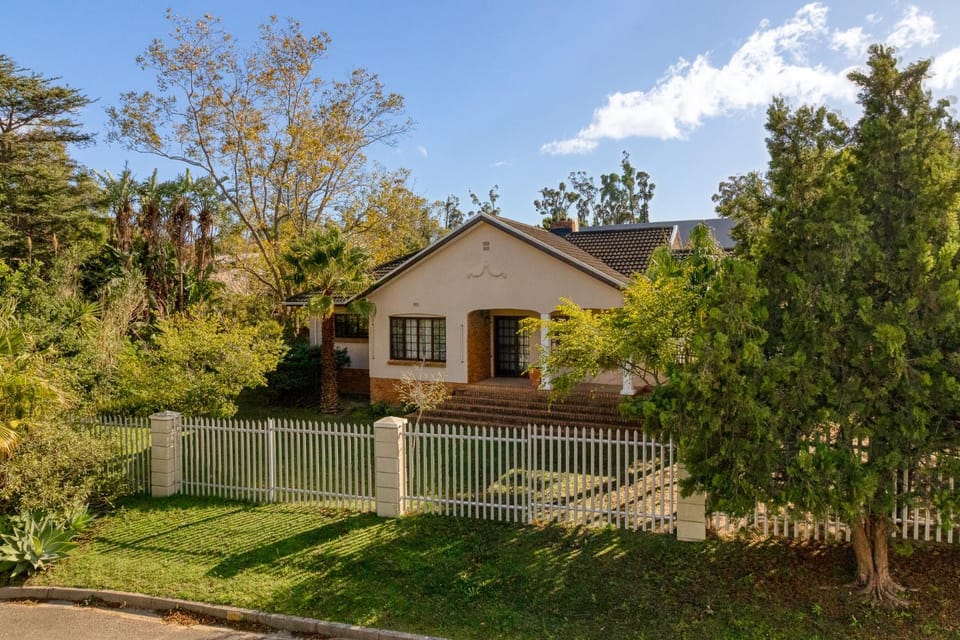 Property building, Garden, Garden view