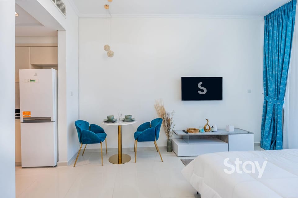 Studio Retreat Carson C DAMAC Hills Apartment in Dubai
