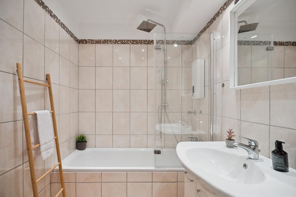 Shower, Bathroom, Bath, towels