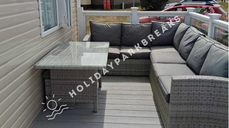 Teds Place - Luxury 2 Bedroom with Ensuite Bath and Wraparound Veranda House in Selsey