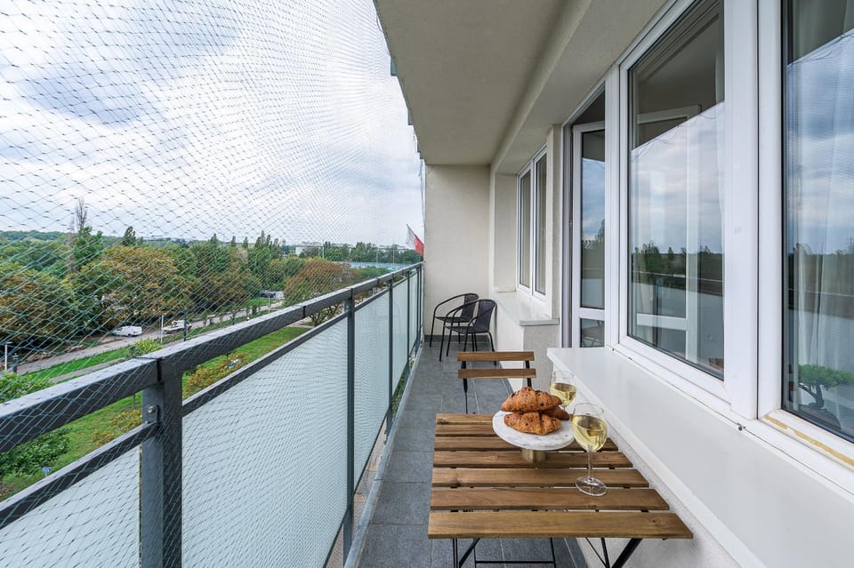 Property building, Day, View (from property/room), Balcony/Terrace, Living room, Food and drinks, Seating area, Dining area