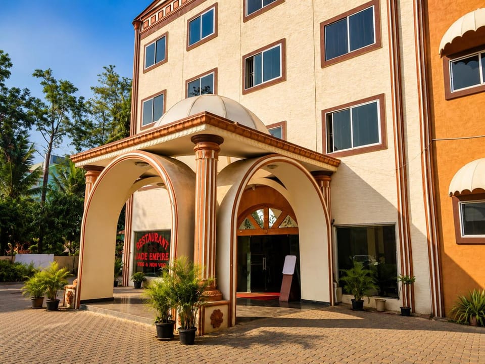 Property building, Facade/entrance, Day