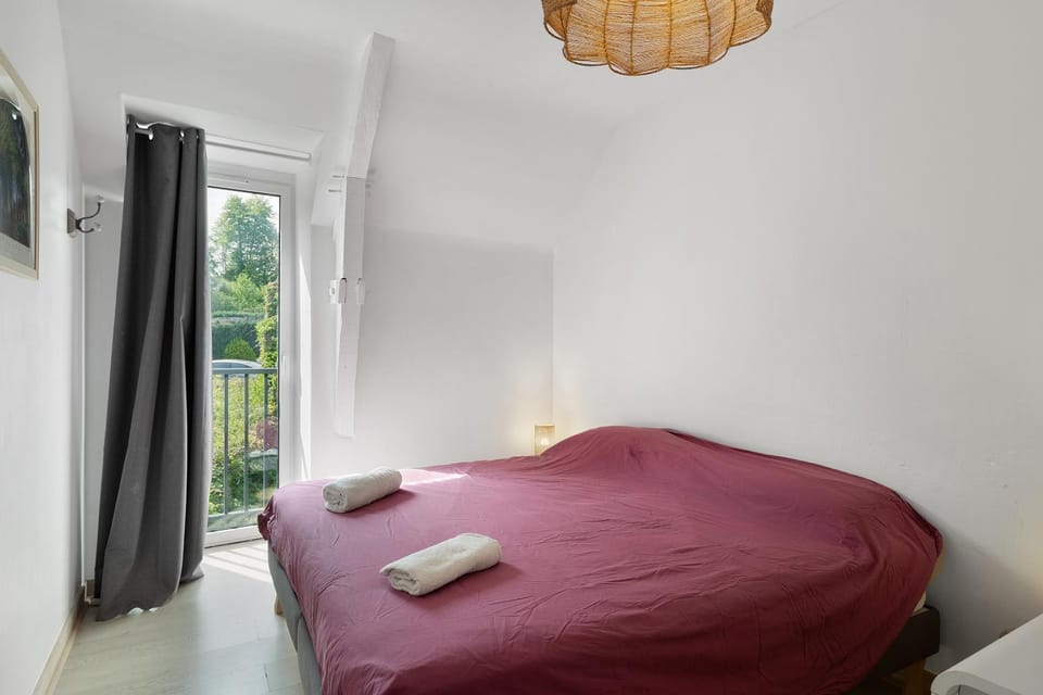 Property building, Living room, Bedroom