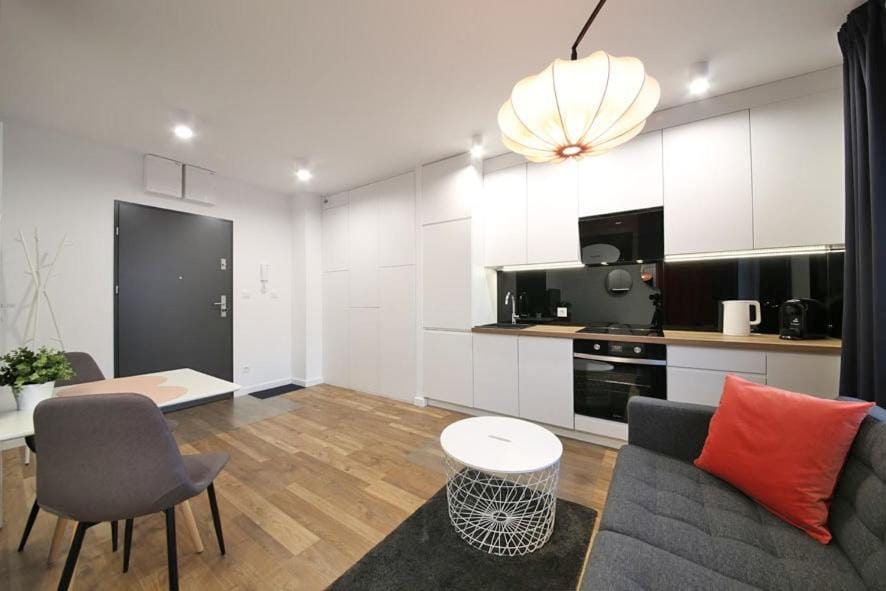 A very cozy apartment with a large bed Apartment in Wroclaw