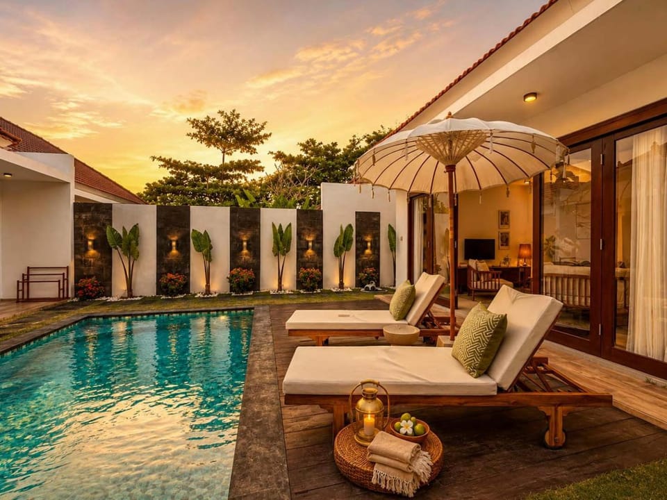Property building, Patio, Garden, Garden view, Pool view, Swimming pool, sunbed
