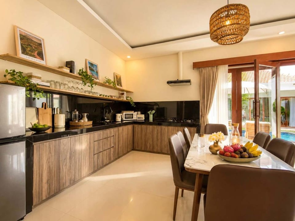 Kitchen or kitchenette, Dining area, toaster
