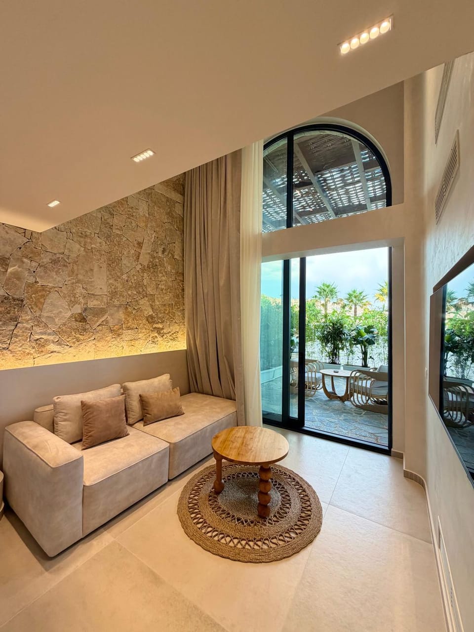 La Onda Luxury Suites Hotel in Sarandë